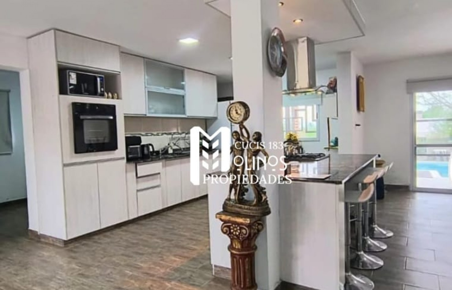 VENDO CASA DE CATEGORIA DE 6 DORMITORIOS VAQUEROS